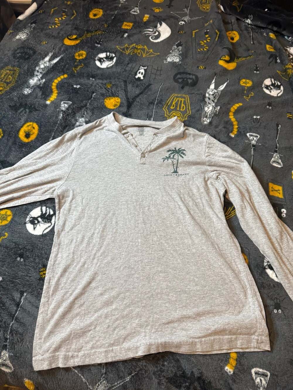 Lucky Brand Gray Long Sleeve Henley Shirt with Palm Tree Graphic Size Medium
